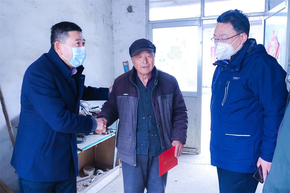 20230113云台赴赣榆区结对共建村开展春节慰问活动 (2).jpg
