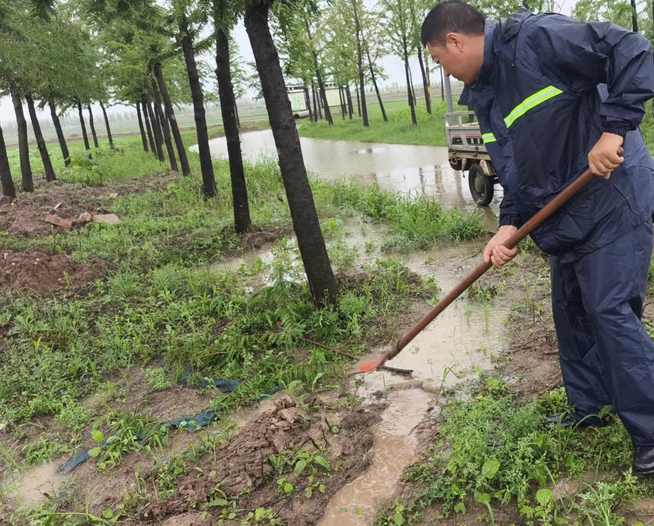 20240708 防汛一线  云水湾吹响青年先锋号.jpg