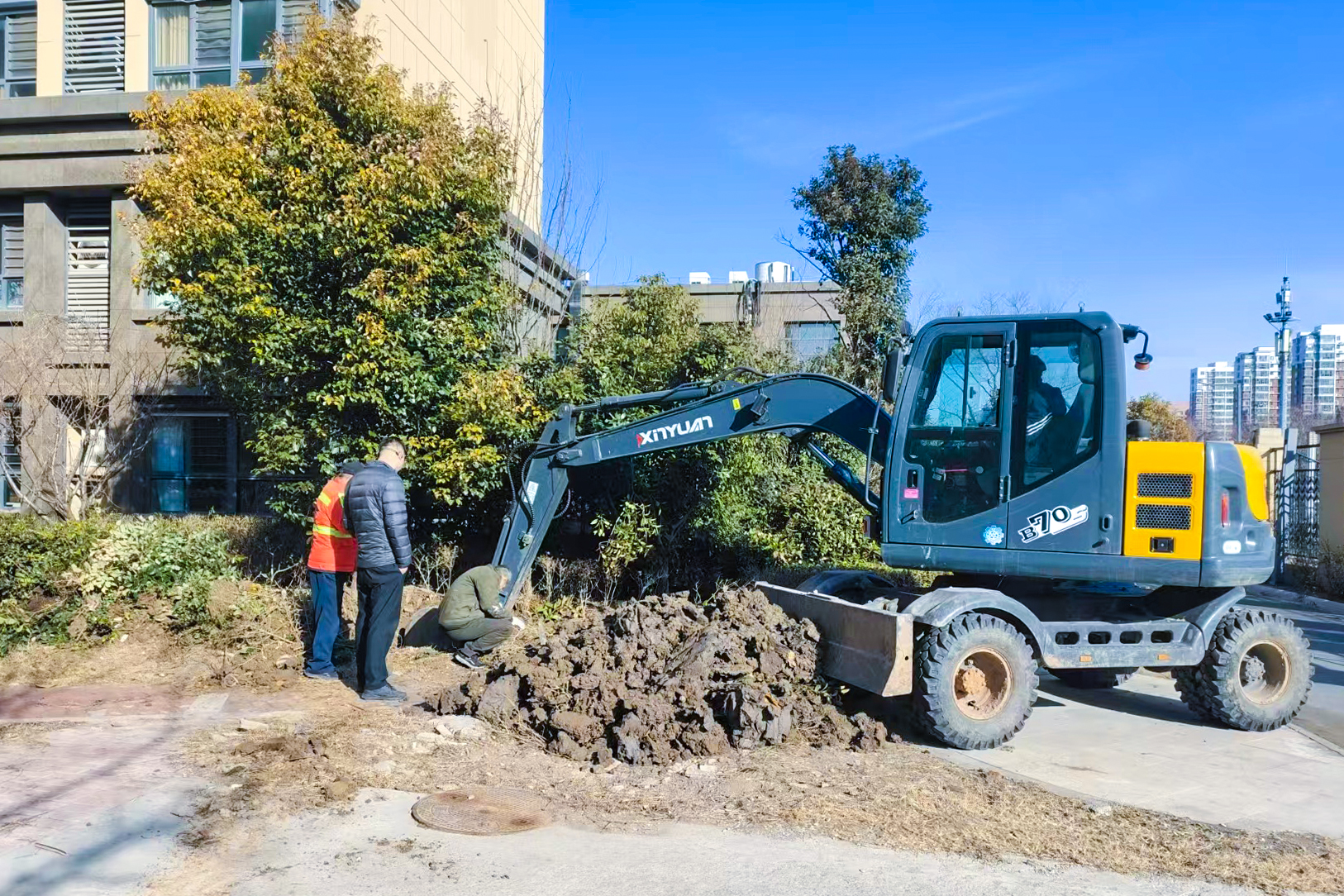 20250219 华泰物业：高效疏通污水管道 守护业主幸福生活（1）.jpg