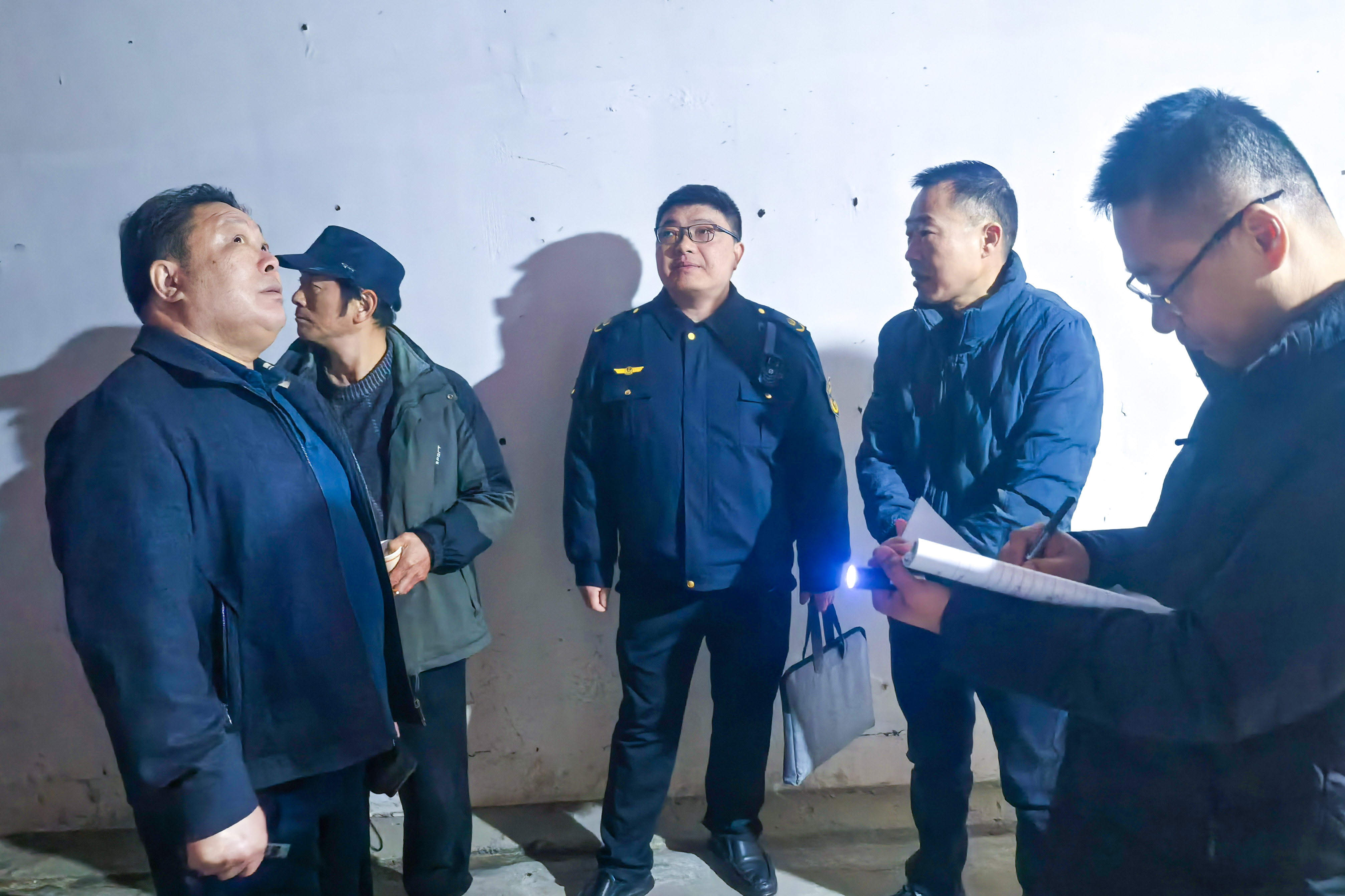 20250226 华泰物业：开展安全生产检查 守护业主“安全防线”（1）.jpg