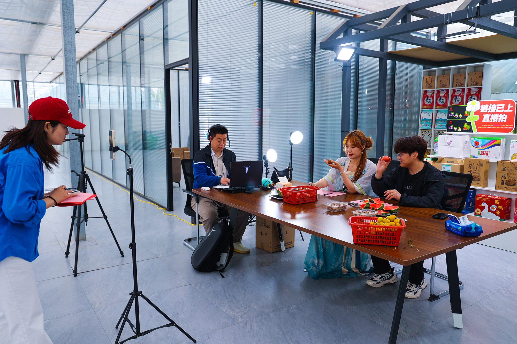 20250610 云台：多措并举闯市场 特色产销“吸睛”又“吸金”（1）-1.JPG