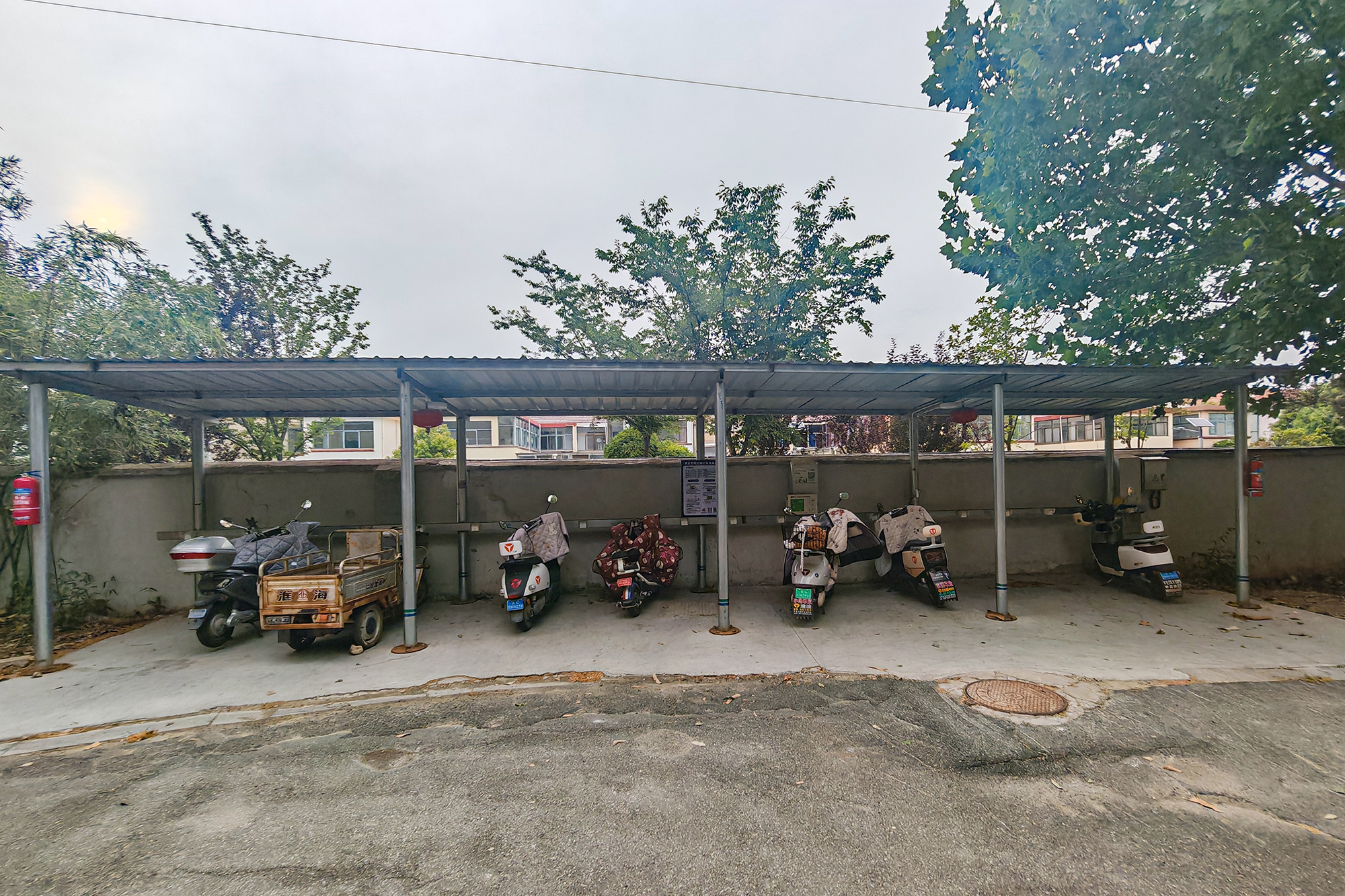 20250618 华泰物业：“充电难”到“安心充”，便民又安全 (2).jpg