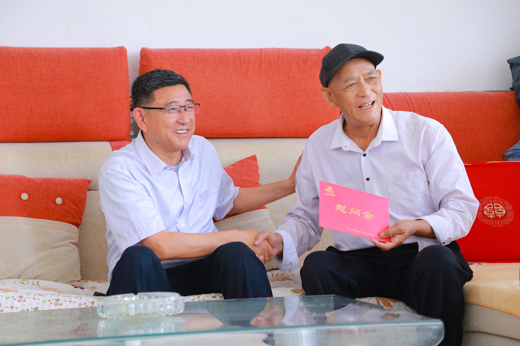 20250625 云台党委开展“七一”前走访慰问 (1).JPG