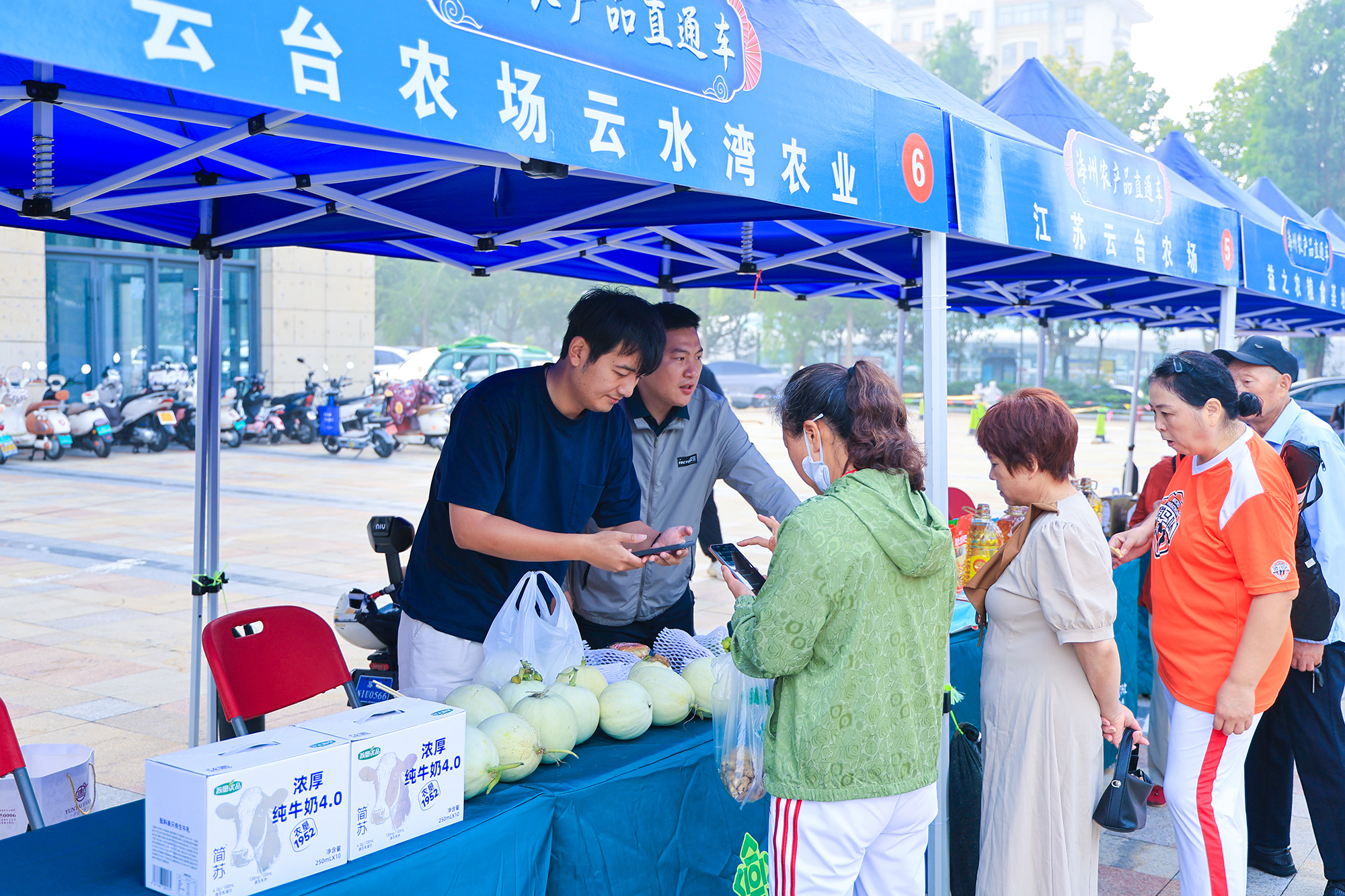 20250915 云台农场携“当家产品”亮相海州农产品大集 (1).jpg