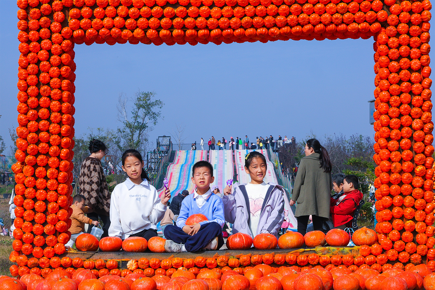 20251109 云水湾又被游客“包围”，这些画面太欢乐!.jpg