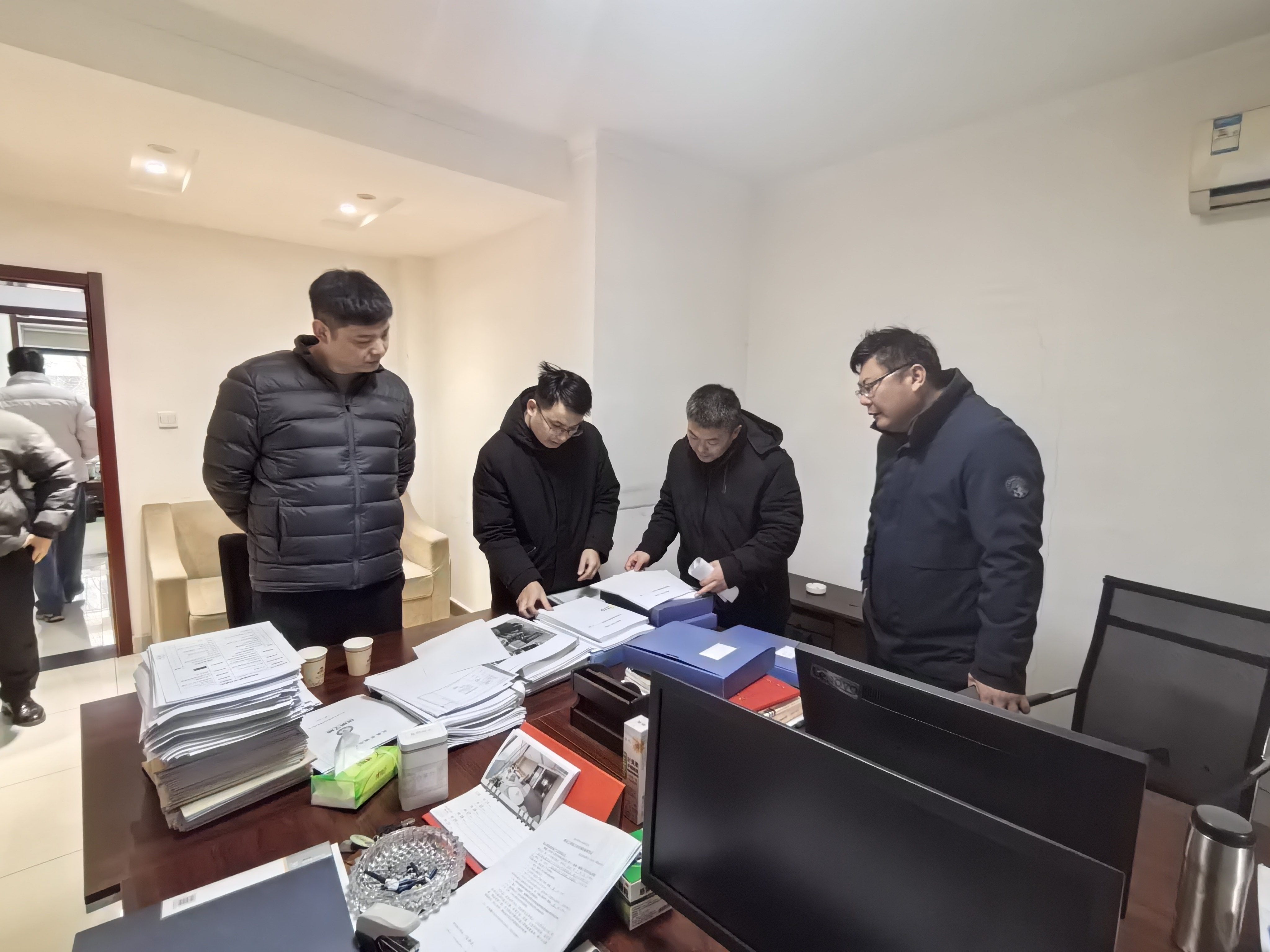 1768177758879242.jpg 20260106 多部门联合督导检查 筑牢物业服务安全防线 (1).jpg