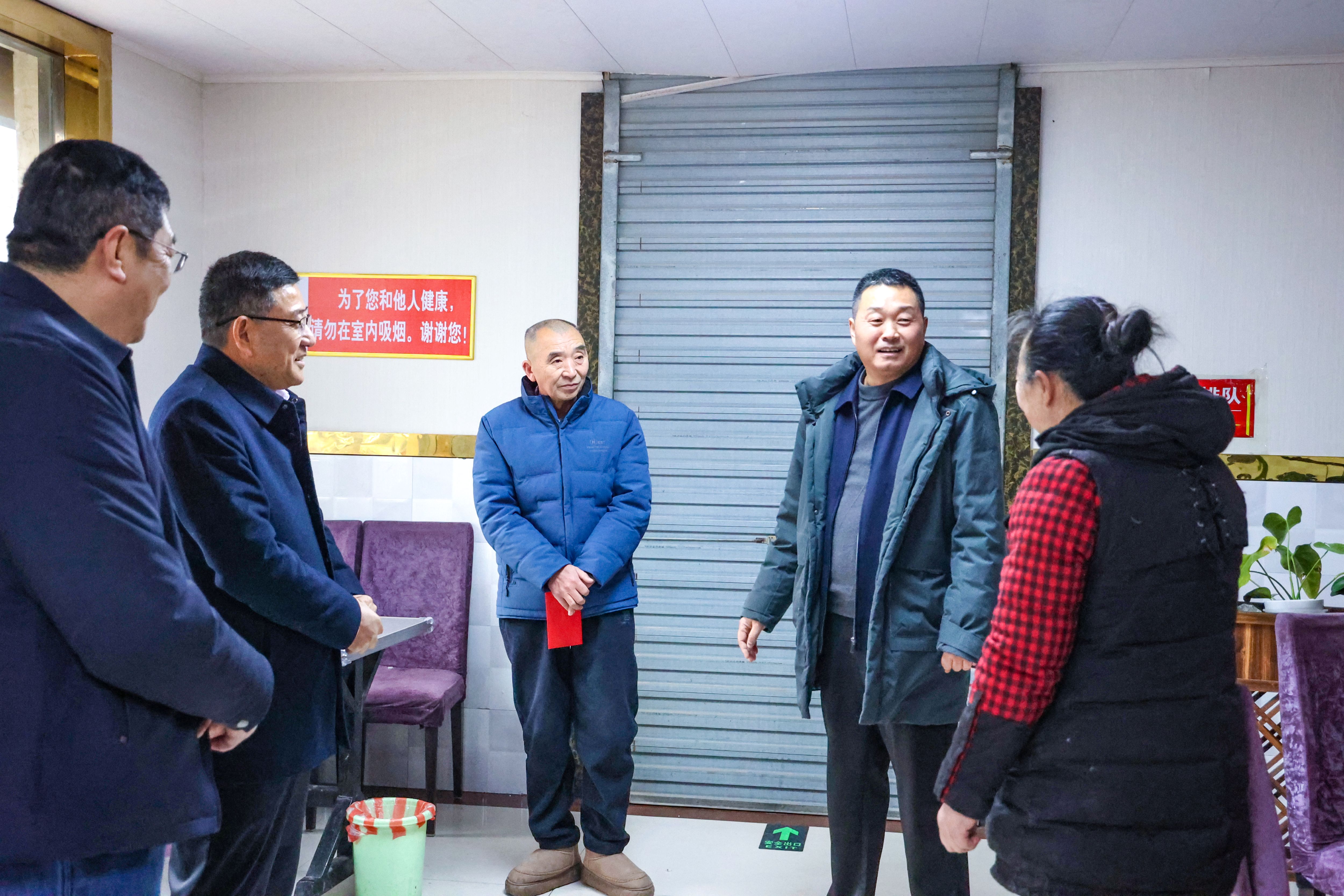 2020209 集团公司领导赴云台农场慰问困难职工并开展安全生产检查 (1).JPG