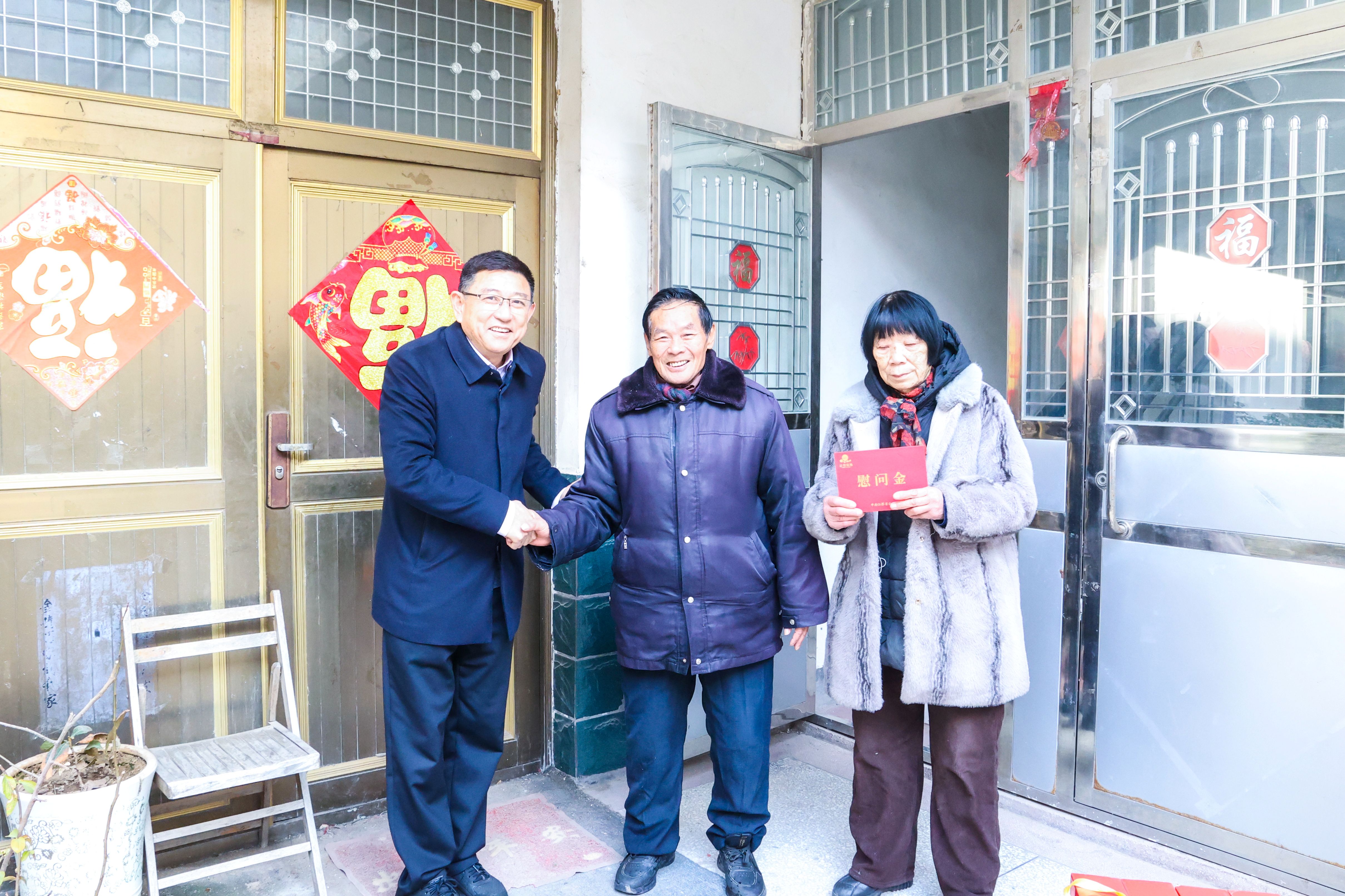20260209 云台农场公司领导开展春节走访慰问活动.JPG
