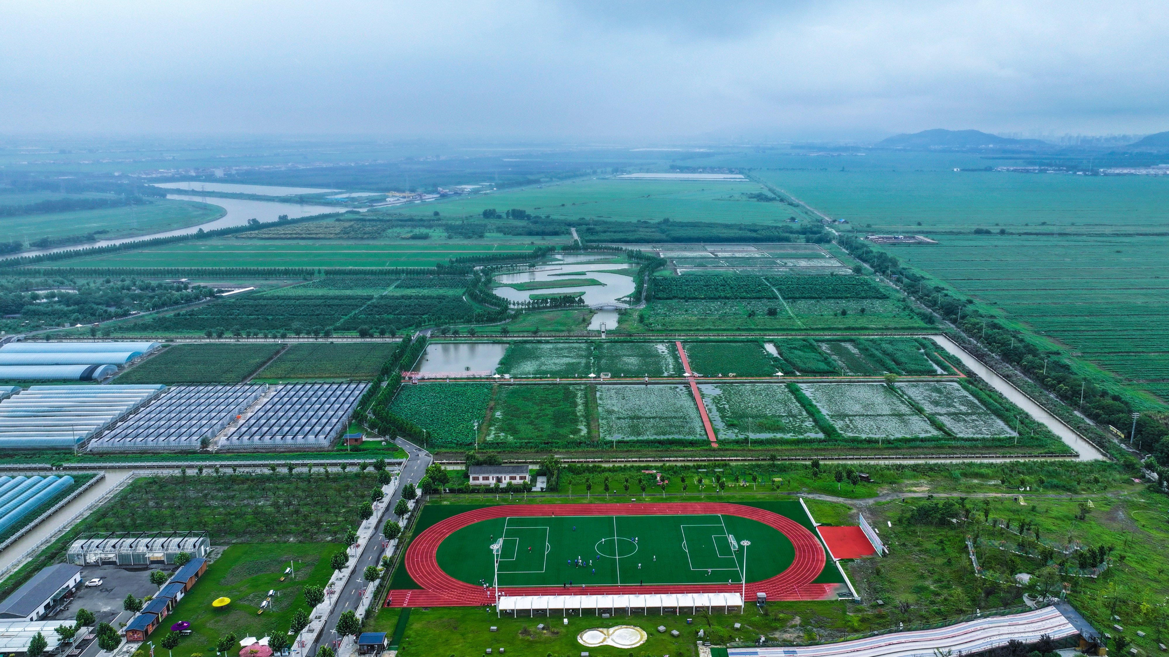 1784543423230945.jpg 20260717 绿茵遇田园——足球比赛在云水湾接连上演.JPG